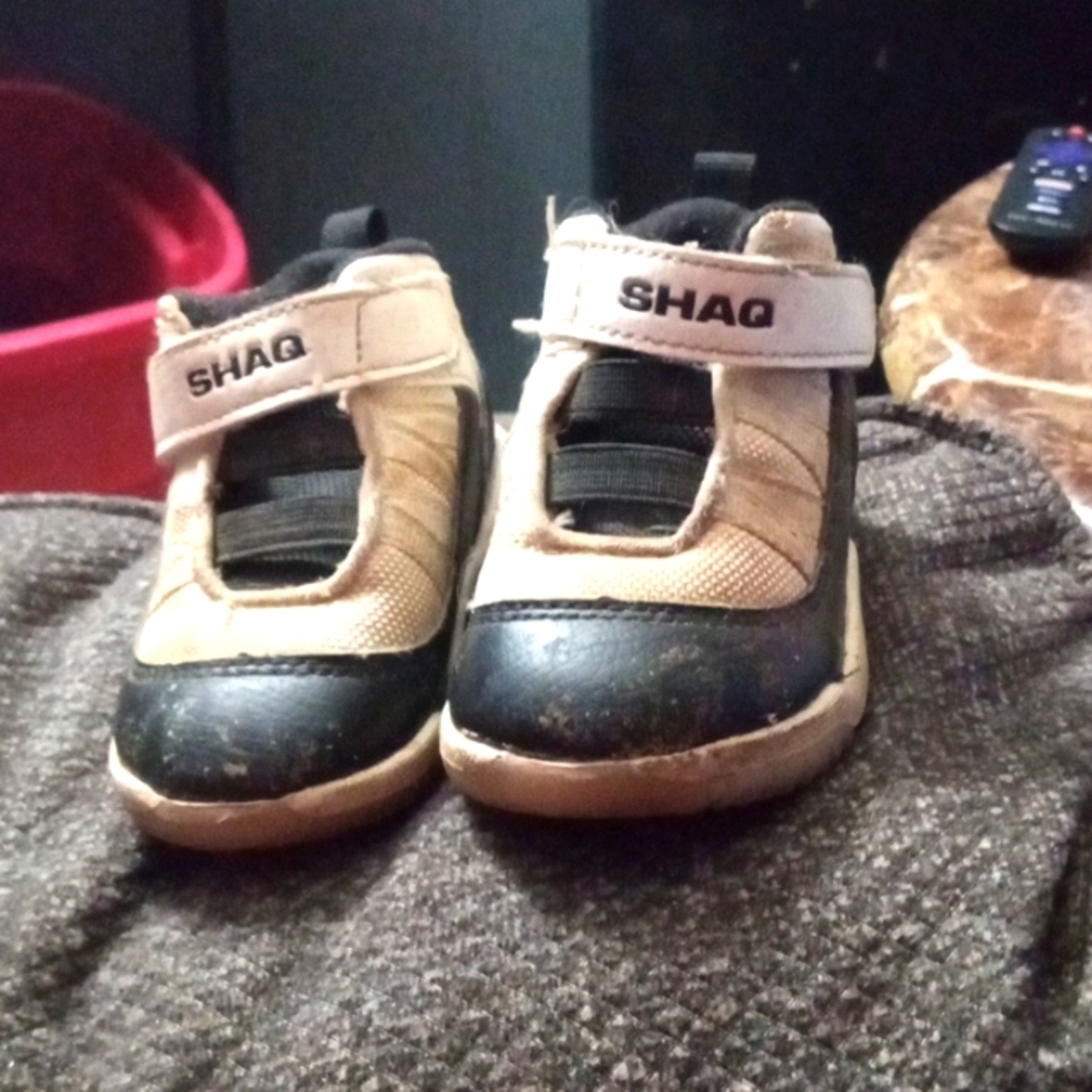 Boys shoes